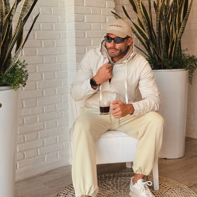 Campera con capucha clasica Campera con capucha clásica