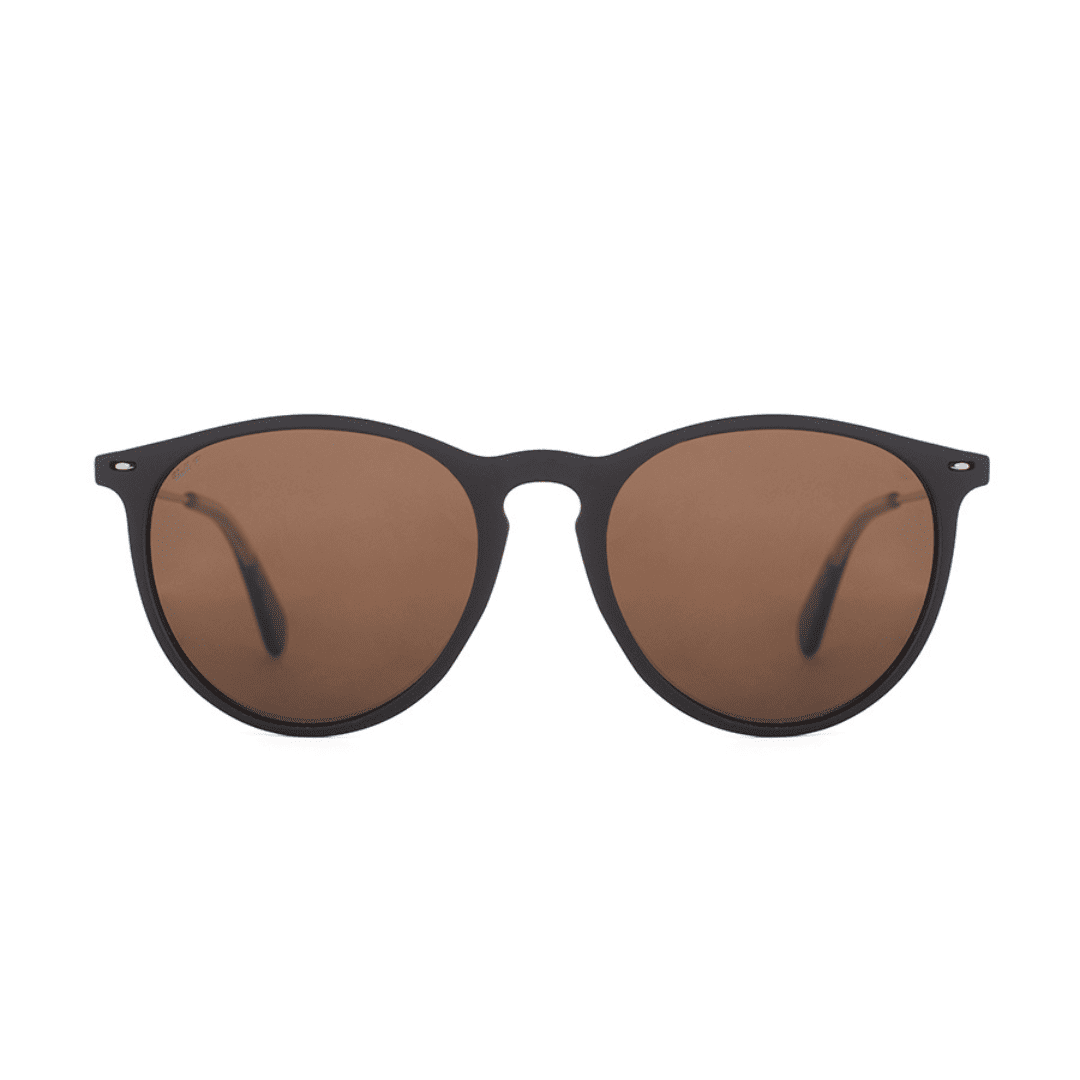 ANTEOJO DE SOL VULK FANS MBLK 056 DRLB14 POL FRENTE ANTEOJO DE SOL VULK FANS MBLK 056 DRLB14 POL FRENTE MODELO REDONDO FRENTE DE G-FLEX COLOR MARRON OSCURO MATE PATILLAS DE METAL, LENTES COLOR SEPIA COMPACTO