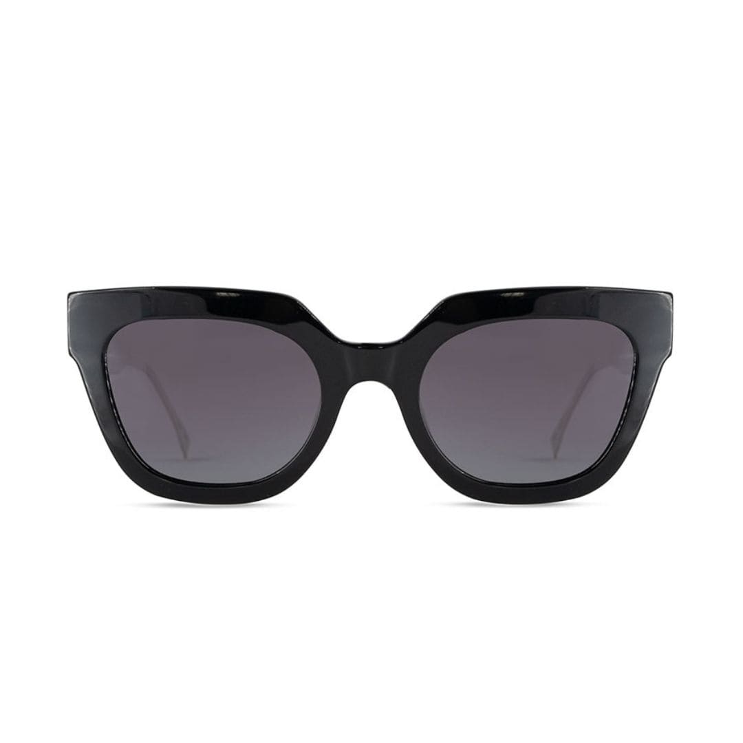 ANTEOJO DE SOL VULK HALFWAY C1 P BCT FRENTE. modelo de acetato biodegradable. PATILLAS COMBINADAS DE ACETATO Y METAL. MODELO DE COLOR NEGRO TERMINACION BRILLO CON LENTES COLOR GRIS DEGRADE POLARIZADAS