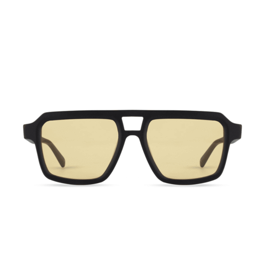 ANTEOJO DE SOL VULK TATTOO YOU C7 FRENTE MODELO DE ACETATO BIODEGRADABLE CON BISAGRAS DE ACERO INOXIDABLE. ARMAZON COLOR NEGRO MATE LENTES COLOR AMARILLAS