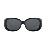 ANTEOJO DE SOL RUSTY BARRIERS C1P FRENTE. ARMAZON DE ACETATO BIO-BASED CON PATILLAS DE ACETATO. LENTES POLARIZADAS. MODELO DE COLOR NEGRO TERMINACON BRILLO CON ENTES GRIS COMPACTO