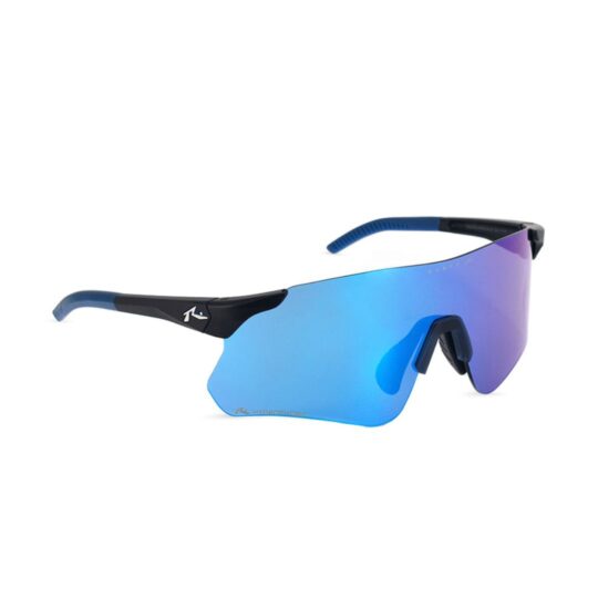 ANTEOJO DE SOL RUSTY PASS MBLK_REVO BLUE FRENTE. ARMAZON DE G-FLEX CON PLACAS DE POLICARBONATO. MODELO COLOR NEGRO MATE CON LENTES AZUL ESPEJADO