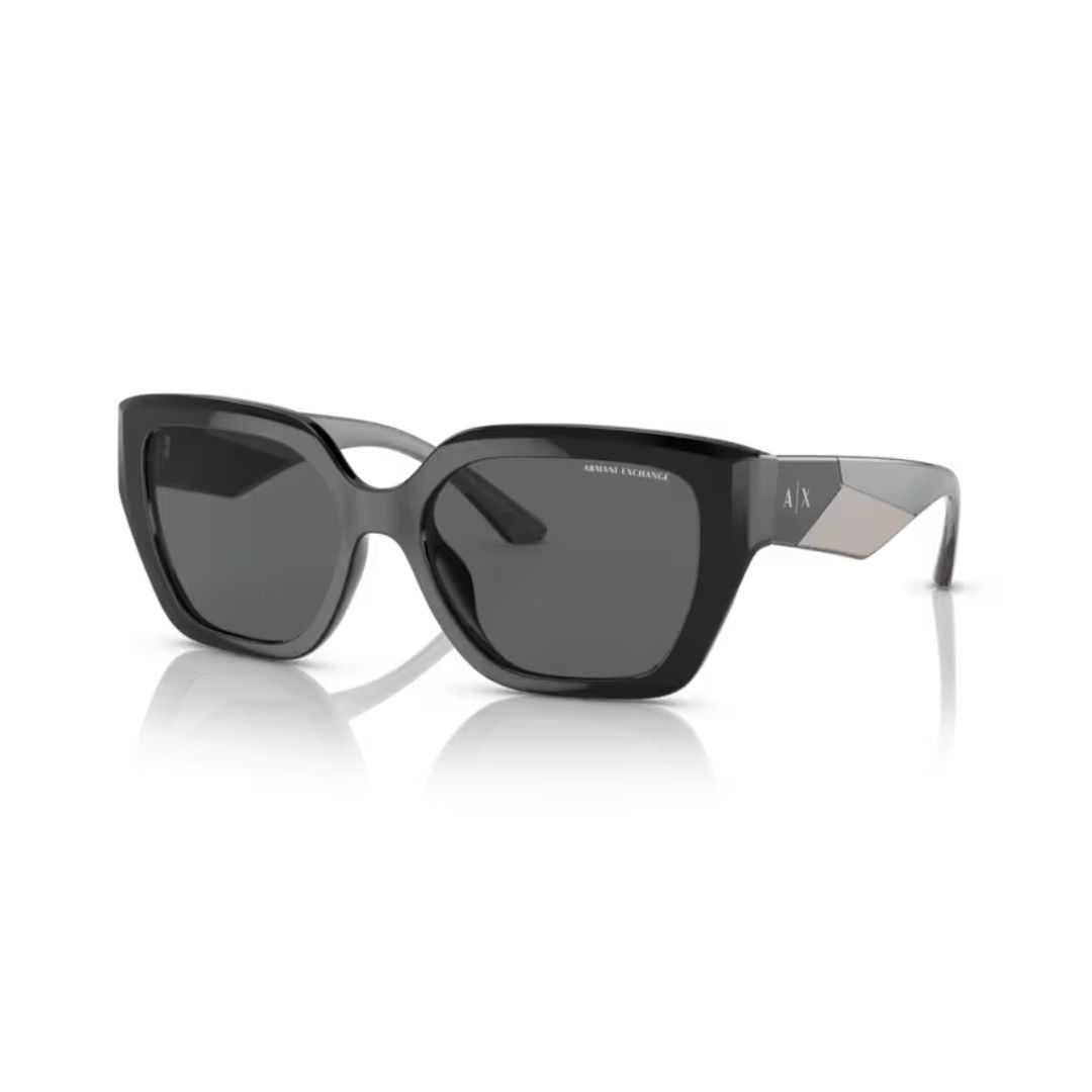 ANTEOJO DE SOL ARMANI EXCHANGE 0AX4125SU 815887 FRENTE. MATERIA DE NYLON COLOR NEGRO BRILLO CON LENTES COLOR GRIS COMPACTO