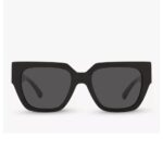 Anteojo de sol versace 4409 GB1 87 frente. Modelo de acetato color negro con lentes color gris compacto