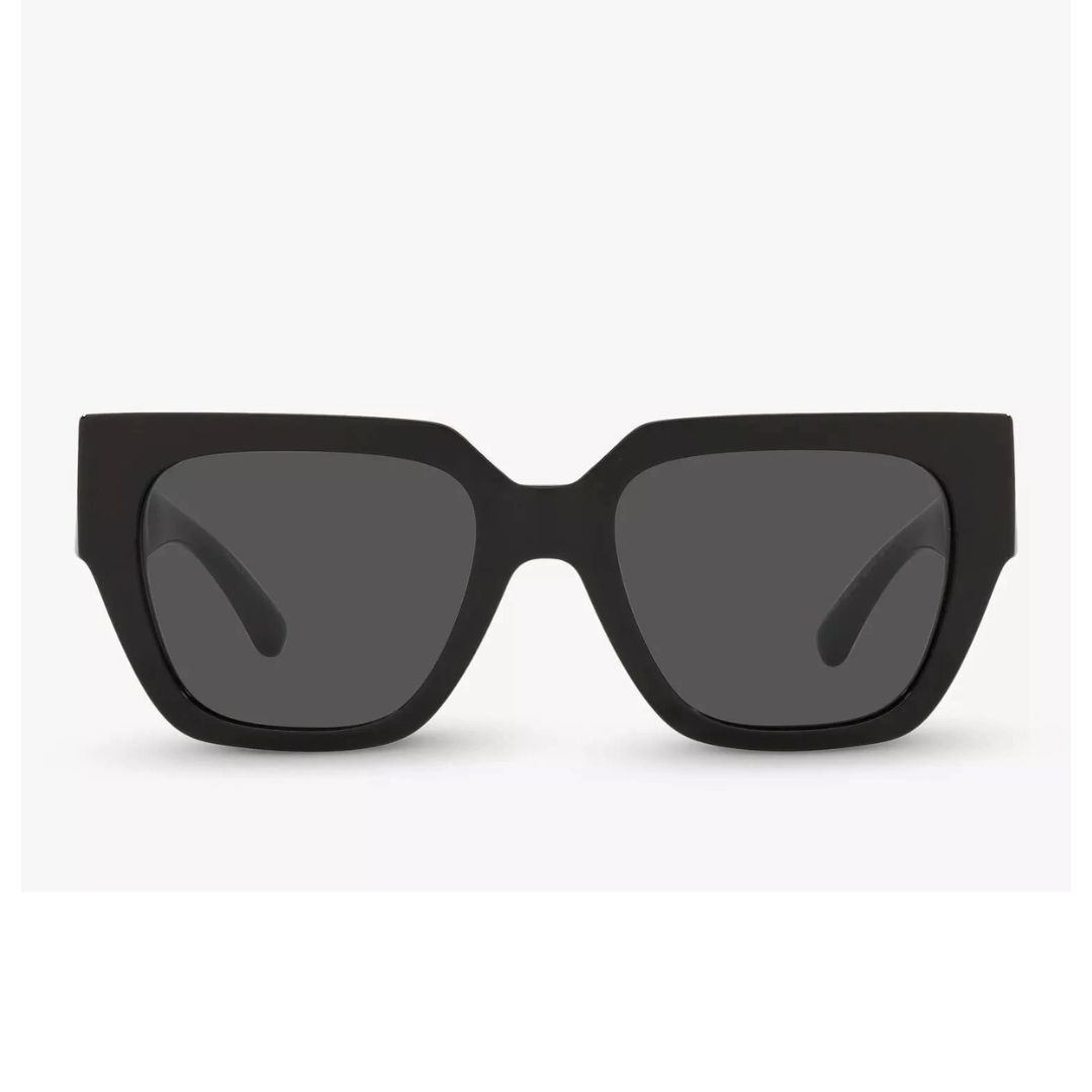 Anteojo de sol versace 4409 GB1 87 frente. Modelo de acetato color negro con lentes color gris compacto