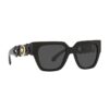Anteojo de sol versace 4409 GB1 87 frente. Modelo de acetato color negro con lentes color gris compacto